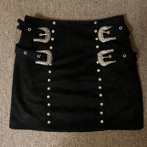 Black Faux Suede Western Mini Skirt with Belt Buckle Detailing (Sm)